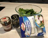 Foto del paso 1 de la receta: Ensalada de espinacas, queso de cabra y tomates secos