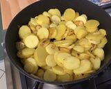 Une image de l'étape 7 de Duo de pommes de terre à la crème de truffe, ail et oignon.