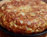 Foto del paso 8 de la receta: Tortilla de patatas, bacalao, cebolla y pimiento verde