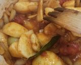 Foto del paso 2 de la receta: Pollo guisado con peras