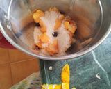 A picture of step 1 of Papaya shake.