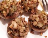 Foto del paso 3 de la receta: Champiñones rellenos de gamba y cebolla