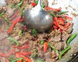 Hình bước làm 5 của món Thịt bê sào xả ớt