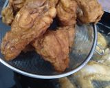 Gambar langkah 9 resipi Ayam Goreng Tepung.