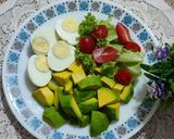 Gambar langkah 3 resipi Salad Telur Rebus & Avocado.
