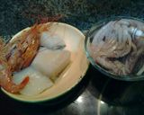 Foto del paso 1 de la receta Bacalao con ajada, gambas y patas de rejos