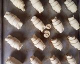 Foto langkah ke 2 dari resep Croissant Pisang Coklat Keju Mini.