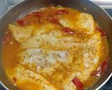 Foto del paso 4 de la receta: Filetes de merluza con pimientos de piquillo y ajos confitados