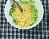Hình bước làm 4 của món Mì trứng áp chảo