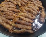 Foto langkah ke 5 dari resep Beef enoki roll.