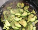 Foto del paso 1 de la receta: Tortilla de zucchinis y longaniza