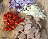 Foto langkah ke 3 dari resep Oseng tahu sosis saos tiram.