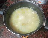 Foto del paso 3 de la receta: Crema de puerros, apio y almendras con pan frito