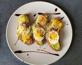 Une image de l'étape 3 de Tartines pan con tomate, avocado, mangue et œufs.