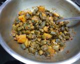 A picture of step 4 of Aalu bhindi.
