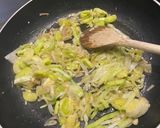 Une image de l'étape 3 de Orzo fondant aux épinards & mascarpone avec du poireau & des graines de courges.
