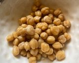 A picture of step 1 of Mediterranean chick peas Salad.