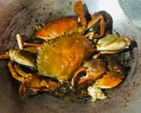 Foto langkah ke 4 dari resep 20. Kepiting lada hitam.