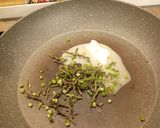 Foto del passaggio 2 della ricetta Gnocchi ripieni allo speck, conditi con crema di asparagi selvatici