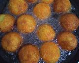 Foto langkah ke 5 dari resep Bola Bola Ubi Coklat Lumer.