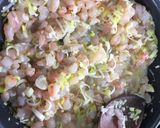 Foto del paso 2 de la receta Pastel de puerros y gambas