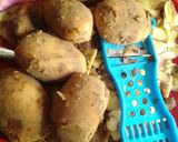 A picture of step 1 of Potatoes porridge.