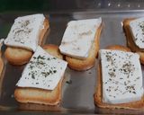 Foto del paso 1 de la receta Tostas de queso fresco, aguacate y anchoa