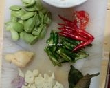 Foto langkah ke 2 dari resep Tumis Bunga Pepaya.