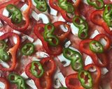 Foto del paso 5 de la receta Pizza 🍕 cuadrada con vegetales crudos🌱