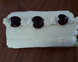 Foto del paso 10 de la receta: Pionono relleno de dulce de leche, decorado con crema chantilly