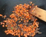 Foto langkah ke 3 dari resep Tumis wortel buncis daging sapi.