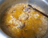 A picture of step 3 of Chicken yakhni pulao.