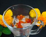 A picture of step 4 of Marigold Flower Tea.
