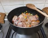 Foto del passaggio 3 della ricetta Spezzatino di vitello con patate