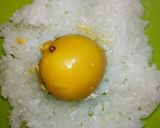 Hình bước làm 3 của món Xôi Bọc Trứng Muối