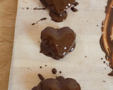 Foto del paso 4 de la receta: Bombones corazón de fresa para San Valentín
