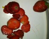 Foto langkah ke 3 dari resep Roti ice cream isi buah simple.