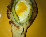 Foto del paso 3 de la receta: Pan con palta y huevo😋