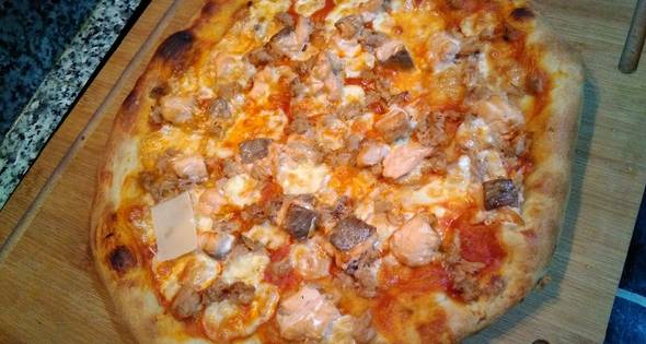 4 Pizza De Salmón Con Albahaca Fresca