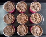 Gambar langkah 6 resipi Puding Roti Coklat Mini.