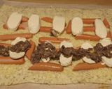 Foto del paso 2 de la receta: Rollo relleno de salchichas, quesos y salsa de champiñones