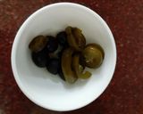 A picture of step 1 of Izma Salsa.