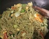Foto langkah ke 4 dari resep Tumis Mie Lemonilo Praktis.