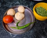 मटर आलू रसेदार (Rasedar Aloo Matar Recipe in Hindi) रेसिपी चरण 1 फोटो