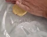 A picture of step 4 of Makki ki poori.