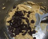 Foto langkah ke 5 dari resep Chewy Chocolate Chip Pecans Cookies.