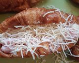 Une image de l'étape 4 de Croissant au jambon et béchamel.