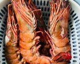 Foto langkah ke 2 dari resep Garlic Butter Prawns.
