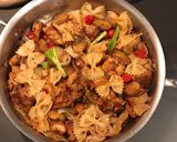 A picture of step 5 of Chicken thigh, pasta and veggie leftovers.