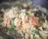 Foto del paso 3 de la receta: 🫑 ʜᴜᴇᴠᴏ ʀᴇᴠᴜᴇʟᴛᴏ 🍅
